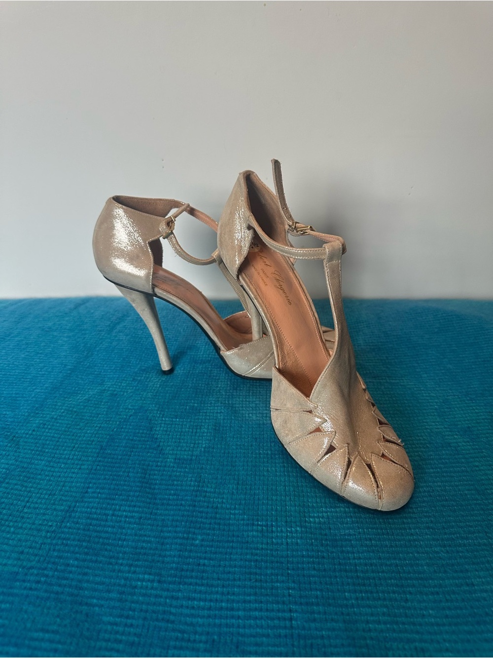 Robert Clergerie Metallic Gold T-Strap Peep Toe Heels - Picture 2 of 6